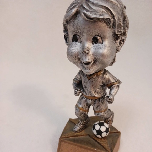 Soccer Player Male BOBBLEHEAD Resin 6" Trophy Cute Happy Face Realistic Soccer - Picture 3 of 10